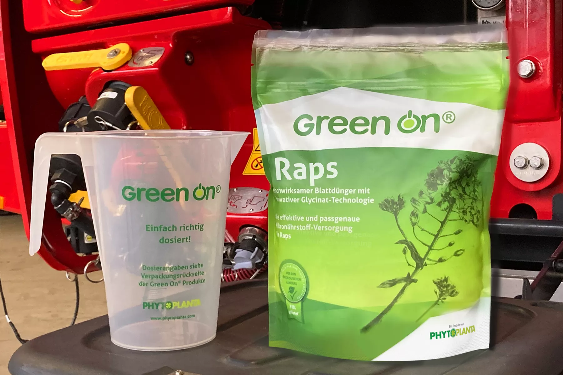 Green On Raps Beutel mit Messbecher vor Spritze